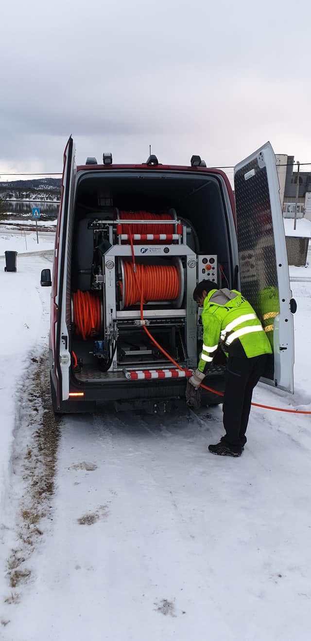 Høytrykkspylebilens slangeoppsett